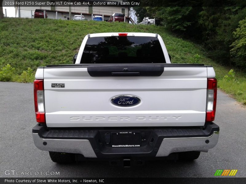 Oxford White / Earth Gray 2019 Ford F250 Super Duty XLT Crew Cab 4x4