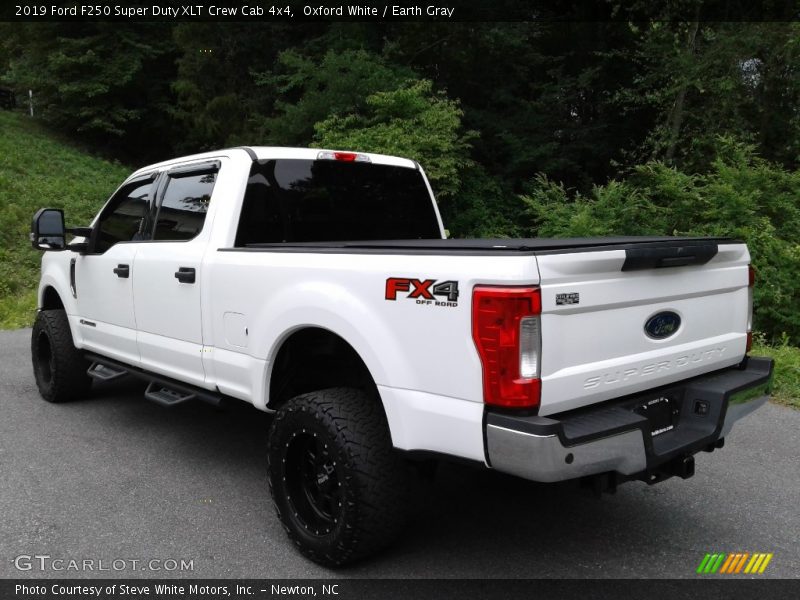 Oxford White / Earth Gray 2019 Ford F250 Super Duty XLT Crew Cab 4x4