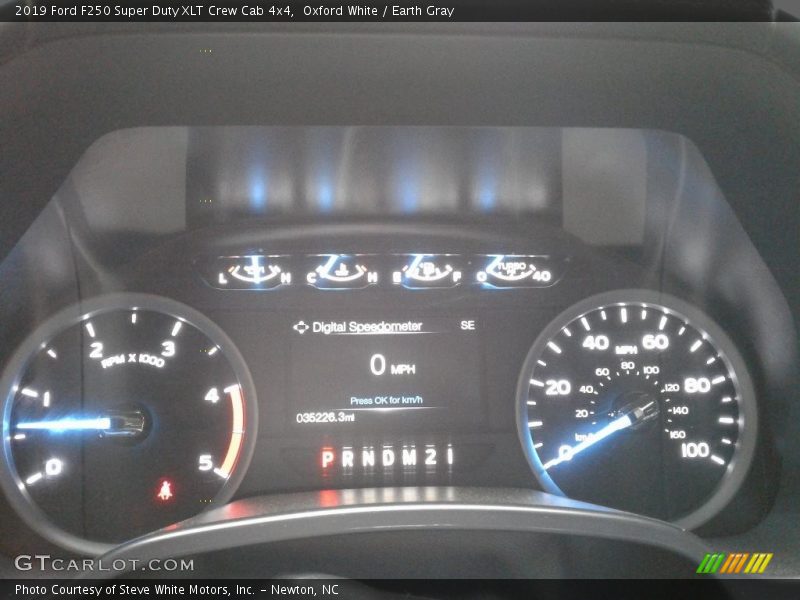 Oxford White / Earth Gray 2019 Ford F250 Super Duty XLT Crew Cab 4x4