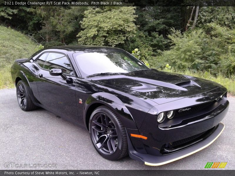 Front 3/4 View of 2021 Challenger R/T Scat Pack Widebody