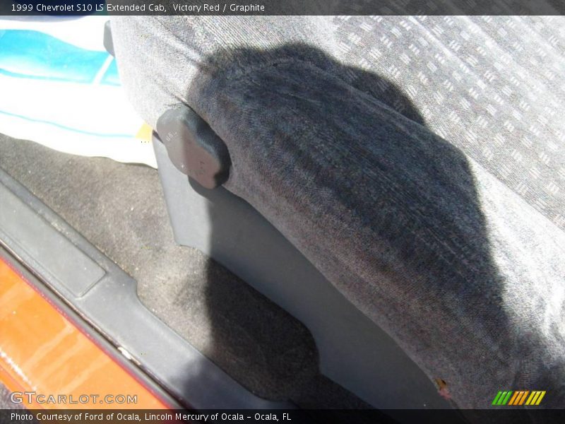 Victory Red / Graphite 1999 Chevrolet S10 LS Extended Cab