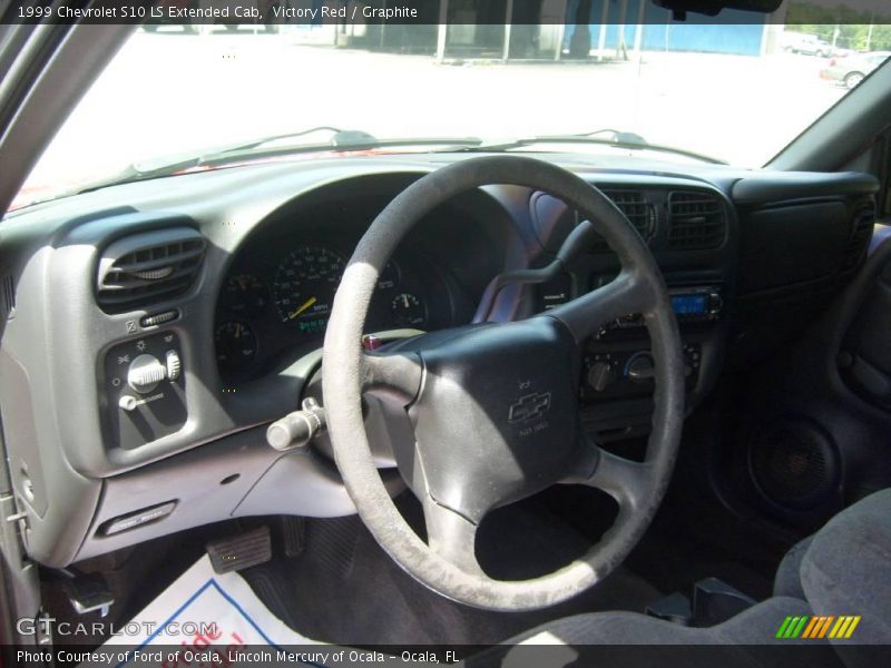 Victory Red / Graphite 1999 Chevrolet S10 LS Extended Cab