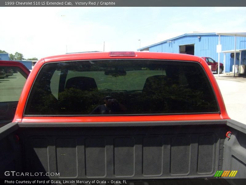Victory Red / Graphite 1999 Chevrolet S10 LS Extended Cab