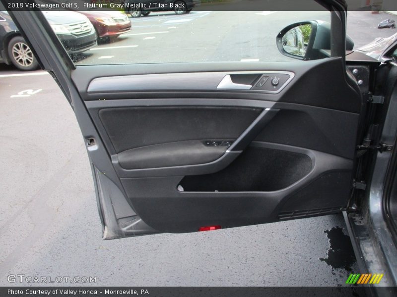 Platinum Gray Metallic / Titan Black 2018 Volkswagen Golf S
