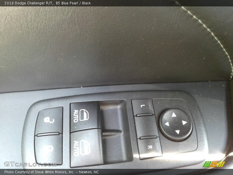 B5 Blue Pearl / Black 2019 Dodge Challenger R/T