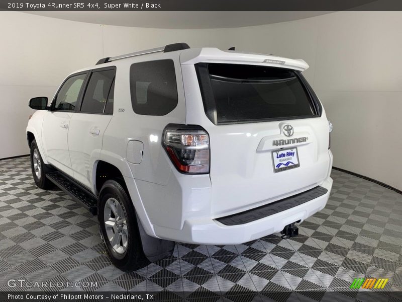 Super White / Black 2019 Toyota 4Runner SR5 4x4