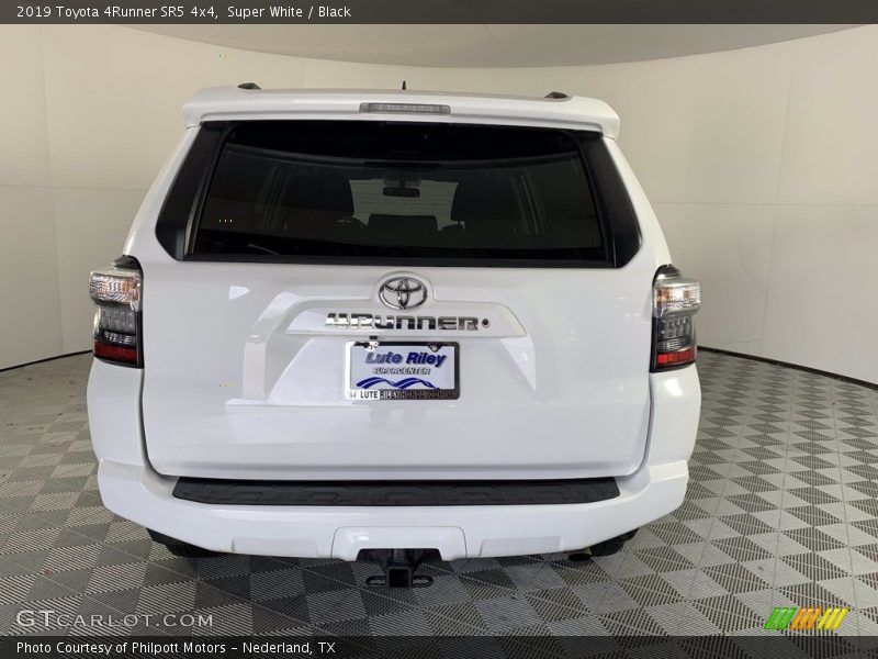 Super White / Black 2019 Toyota 4Runner SR5 4x4