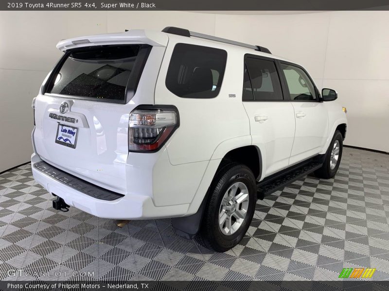 Super White / Black 2019 Toyota 4Runner SR5 4x4