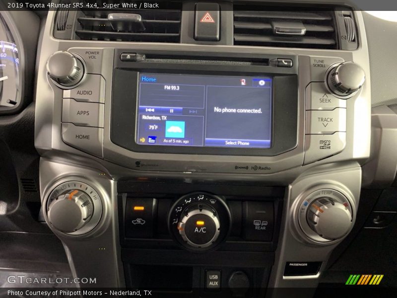 Super White / Black 2019 Toyota 4Runner SR5 4x4