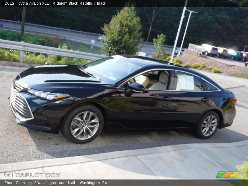 Midnight Black Metallic / Black 2019 Toyota Avalon XLE