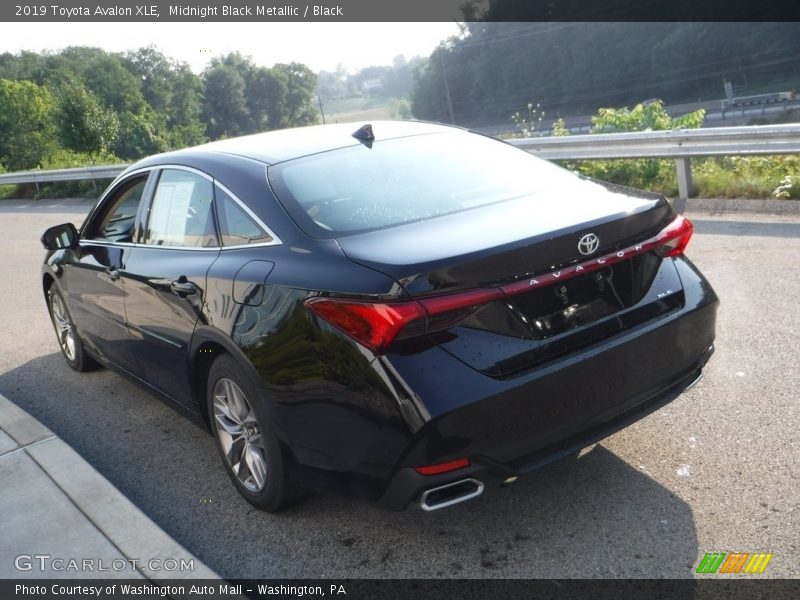 Midnight Black Metallic / Black 2019 Toyota Avalon XLE