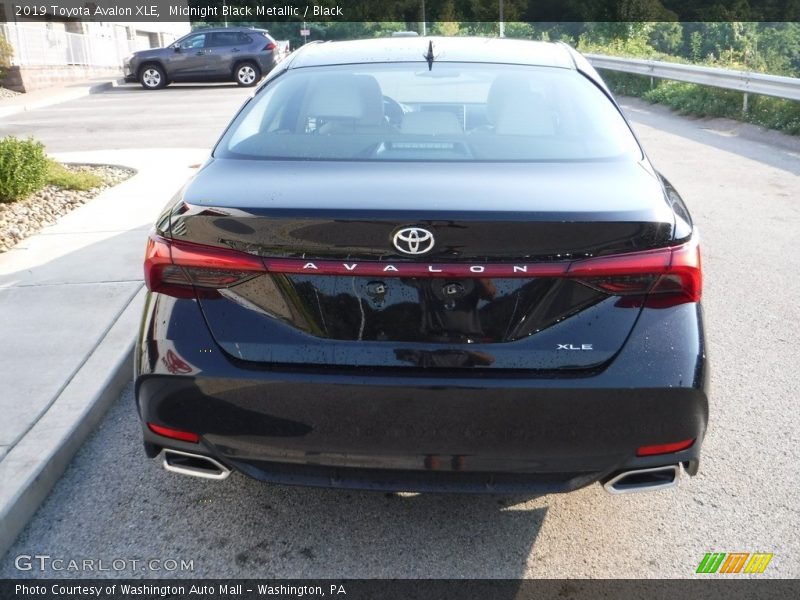 Midnight Black Metallic / Black 2019 Toyota Avalon XLE