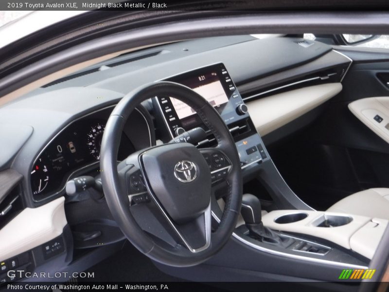 Midnight Black Metallic / Black 2019 Toyota Avalon XLE