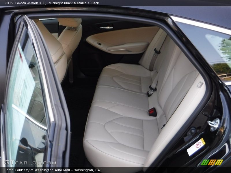 Midnight Black Metallic / Black 2019 Toyota Avalon XLE