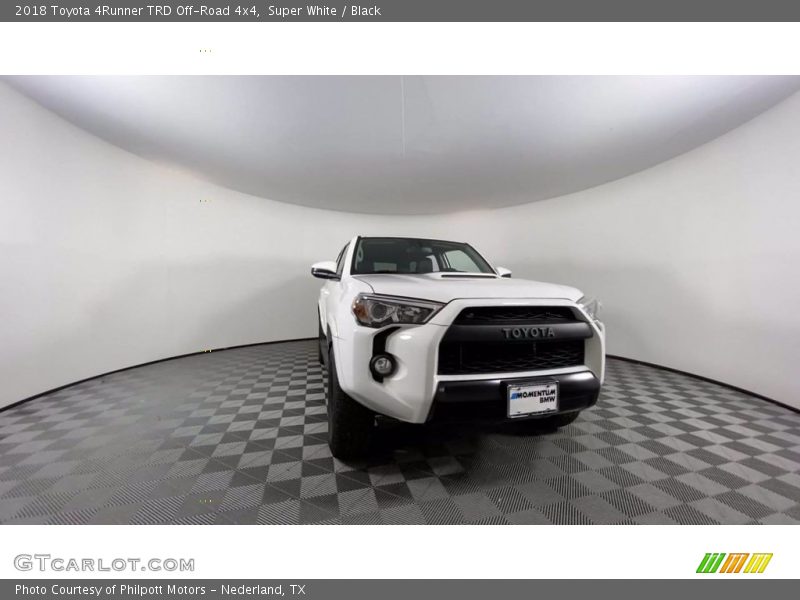 Super White / Black 2018 Toyota 4Runner TRD Off-Road 4x4