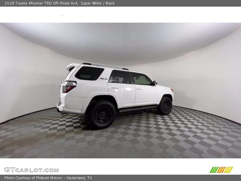Super White / Black 2018 Toyota 4Runner TRD Off-Road 4x4