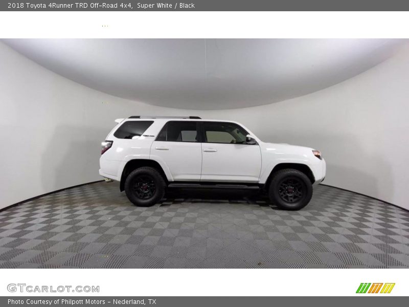 Super White / Black 2018 Toyota 4Runner TRD Off-Road 4x4