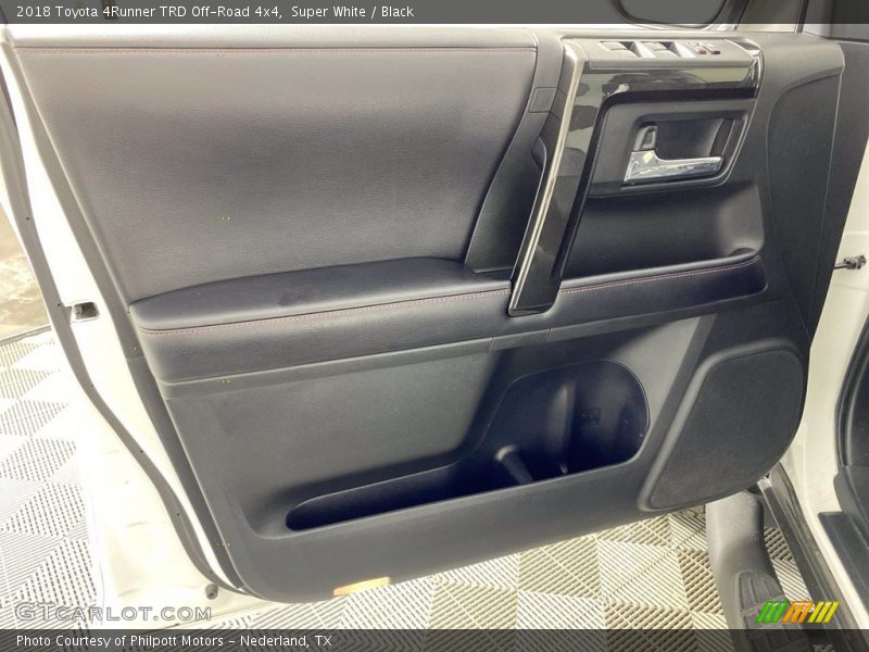 Super White / Black 2018 Toyota 4Runner TRD Off-Road 4x4