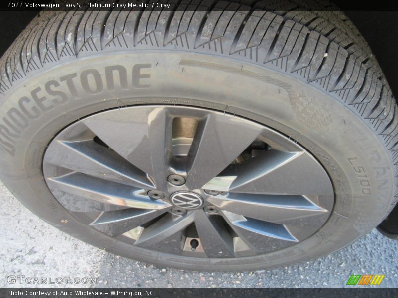 Platinum Gray Metallic / Gray 2022 Volkswagen Taos S