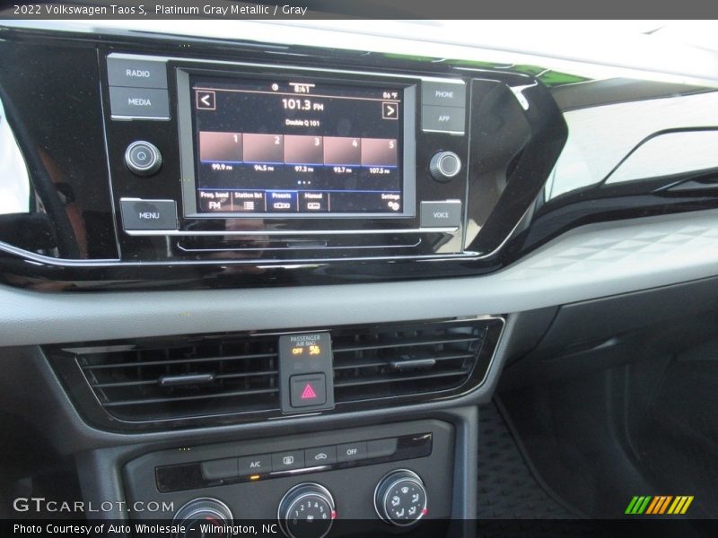 Platinum Gray Metallic / Gray 2022 Volkswagen Taos S