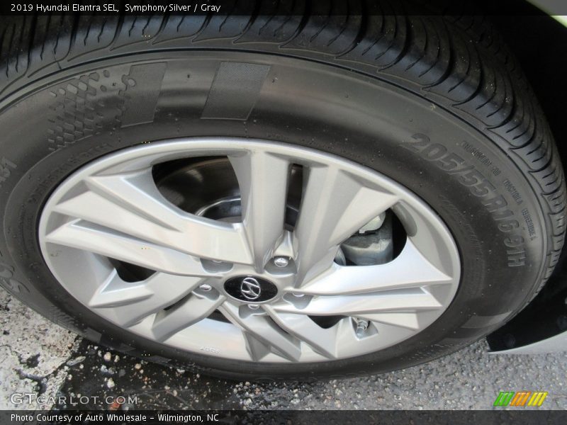 Symphony Silver / Gray 2019 Hyundai Elantra SEL
