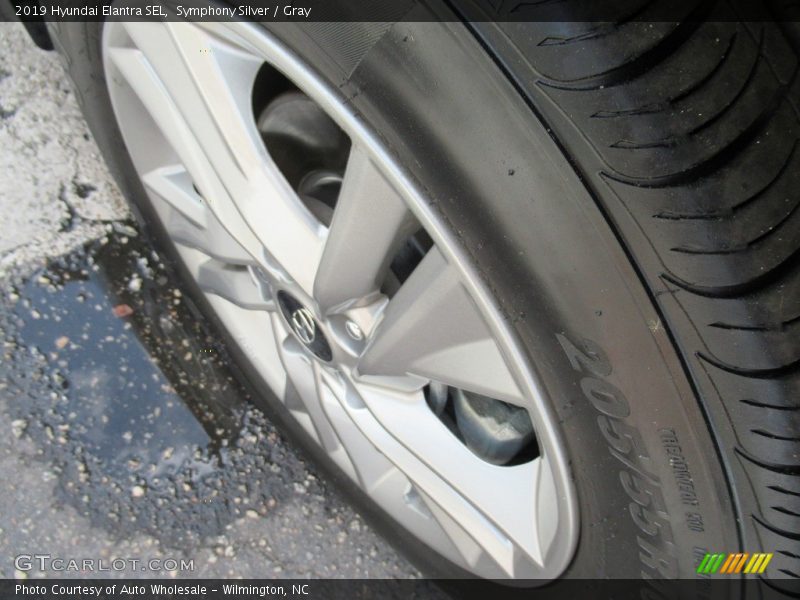 Symphony Silver / Gray 2019 Hyundai Elantra SEL