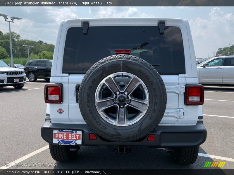 Bright White / Black 2021 Jeep Wrangler Unlimited Sahara 4x4
