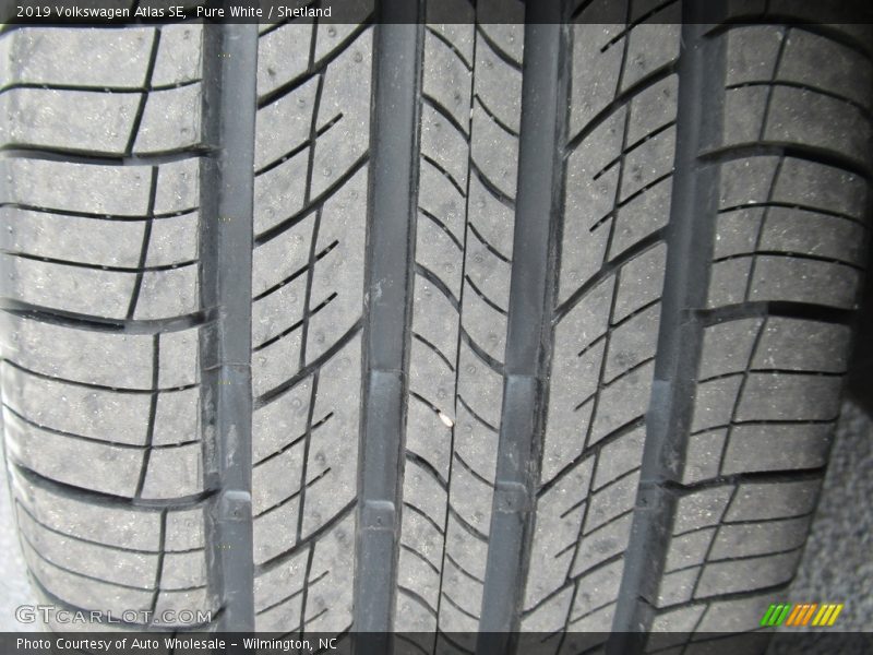 Pure White / Shetland 2019 Volkswagen Atlas SE