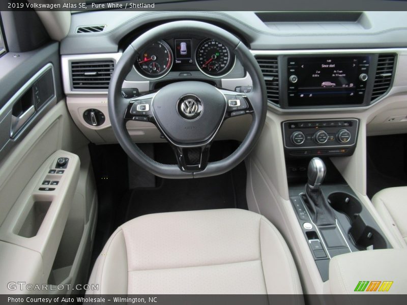 Pure White / Shetland 2019 Volkswagen Atlas SE