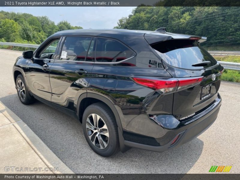 Midnight Black Metallic / Black 2021 Toyota Highlander XLE AWD