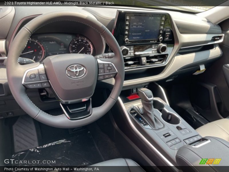 Midnight Black Metallic / Black 2021 Toyota Highlander XLE AWD