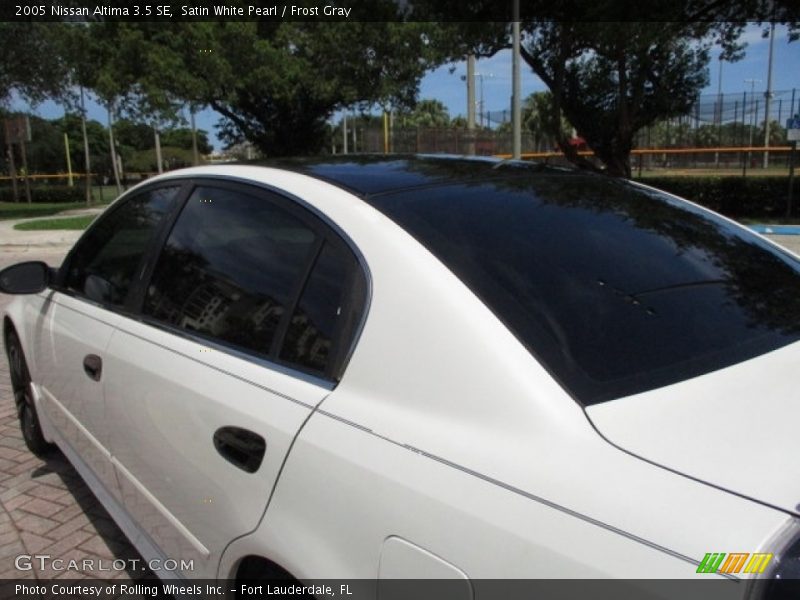 Satin White Pearl / Frost Gray 2005 Nissan Altima 3.5 SE