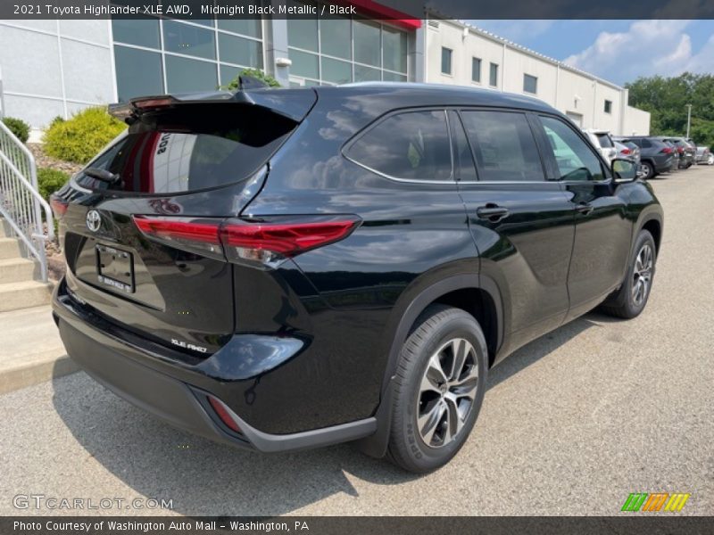 Midnight Black Metallic / Black 2021 Toyota Highlander XLE AWD