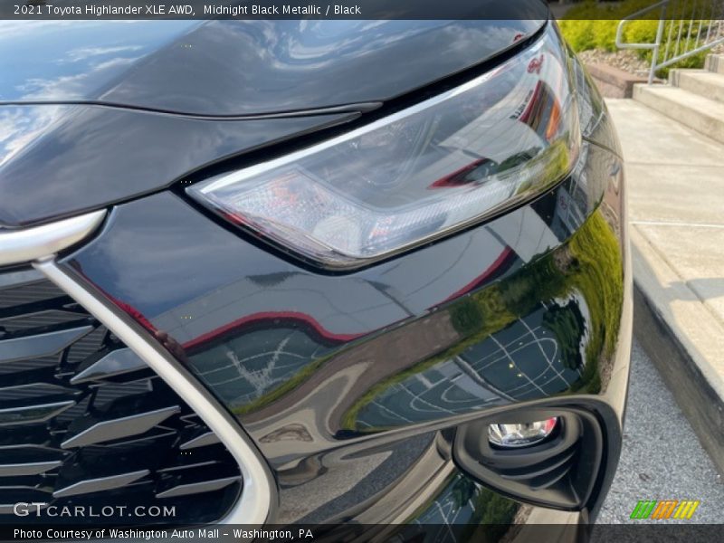 Midnight Black Metallic / Black 2021 Toyota Highlander XLE AWD
