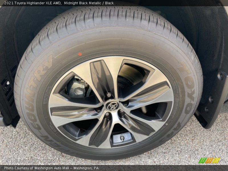 Midnight Black Metallic / Black 2021 Toyota Highlander XLE AWD