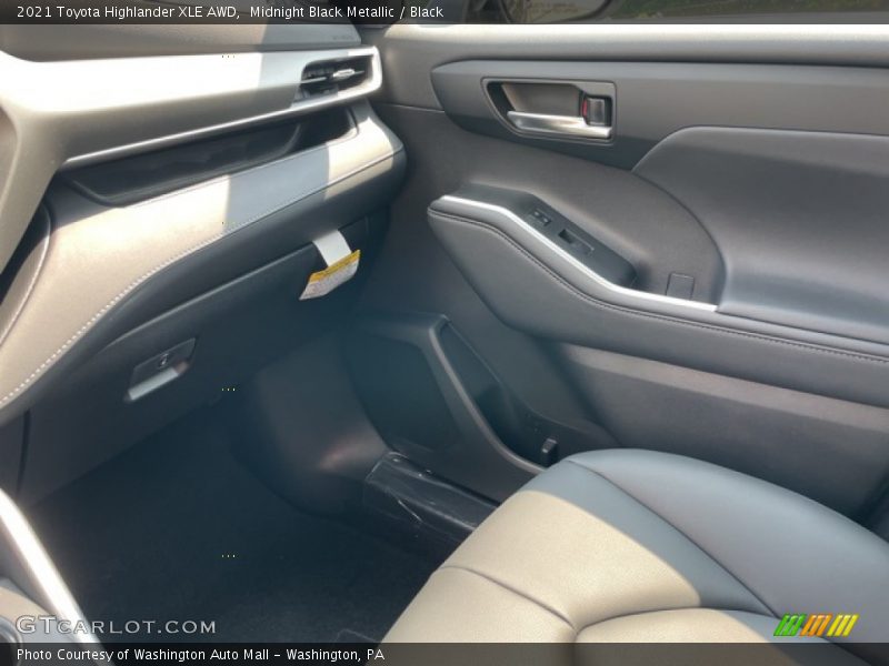 Midnight Black Metallic / Black 2021 Toyota Highlander XLE AWD