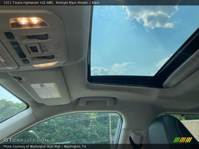 Midnight Black Metallic / Black 2021 Toyota Highlander XLE AWD