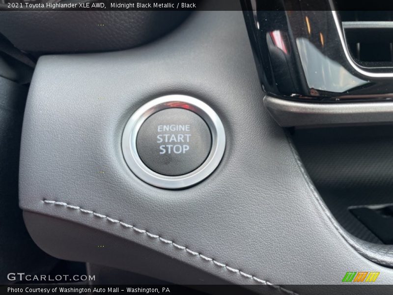Midnight Black Metallic / Black 2021 Toyota Highlander XLE AWD