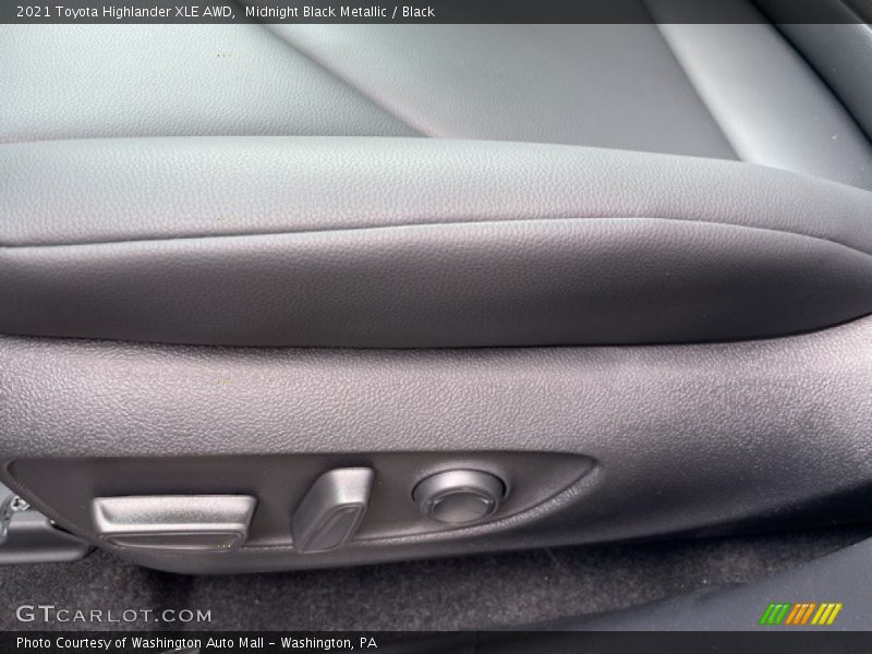 Midnight Black Metallic / Black 2021 Toyota Highlander XLE AWD