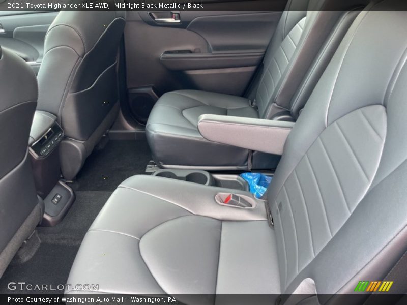 Midnight Black Metallic / Black 2021 Toyota Highlander XLE AWD