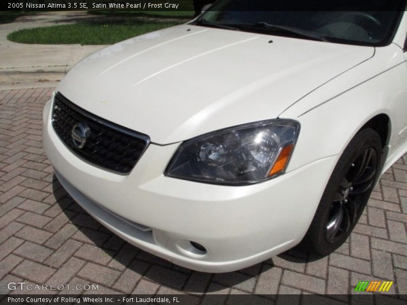 Satin White Pearl / Frost Gray 2005 Nissan Altima 3.5 SE