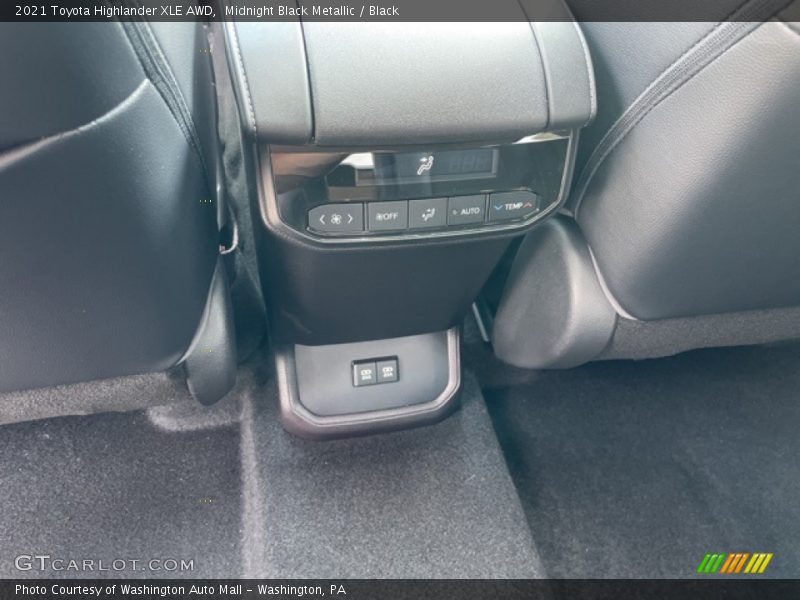 Midnight Black Metallic / Black 2021 Toyota Highlander XLE AWD