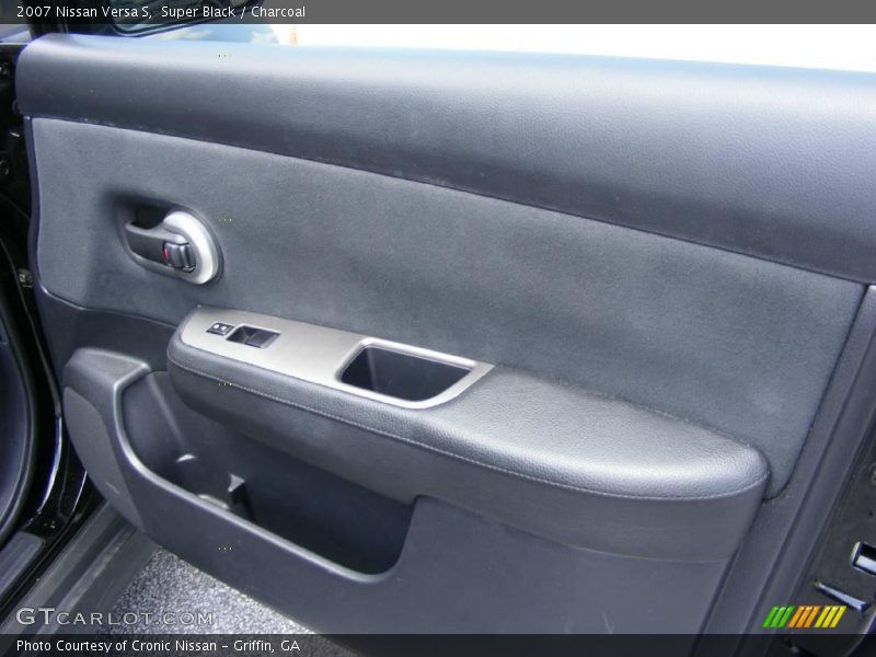 Super Black / Charcoal 2007 Nissan Versa S