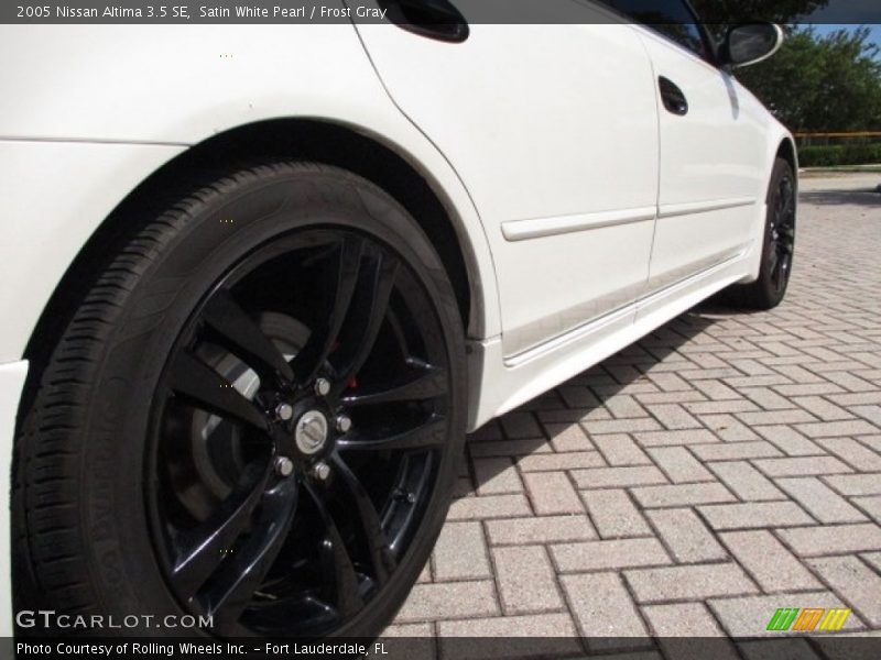 Satin White Pearl / Frost Gray 2005 Nissan Altima 3.5 SE