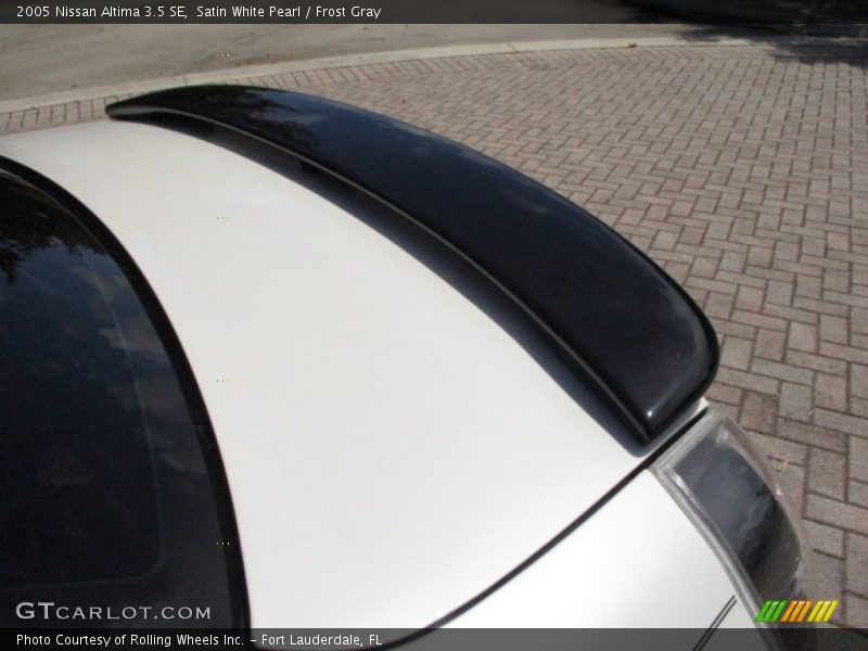 Satin White Pearl / Frost Gray 2005 Nissan Altima 3.5 SE