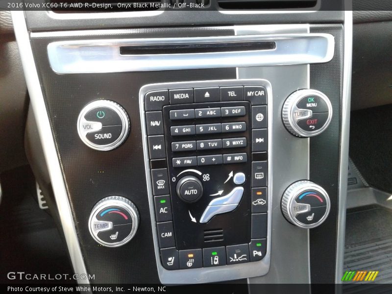 Controls of 2016 XC60 T6 AWD R-Design