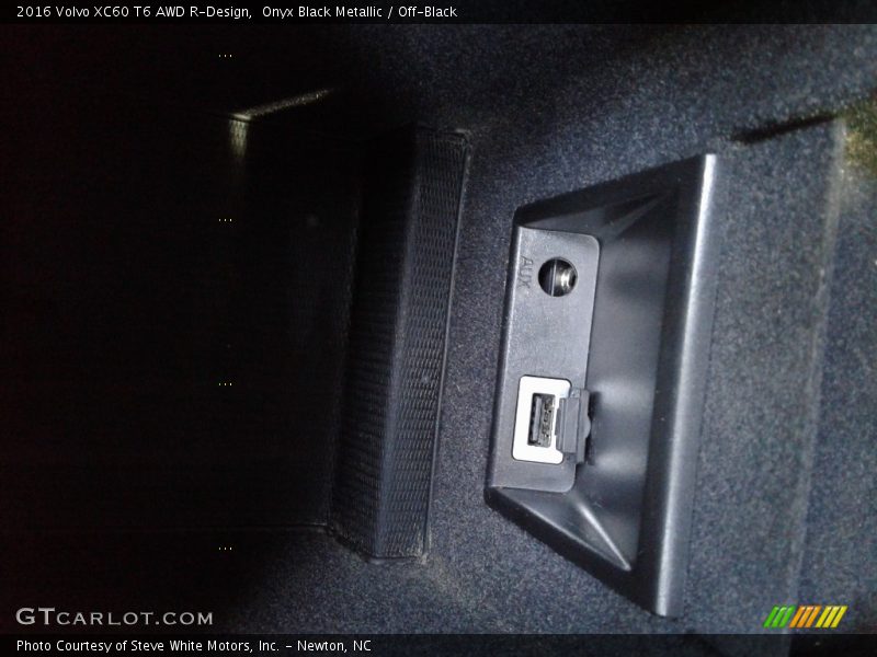 Onyx Black Metallic / Off-Black 2016 Volvo XC60 T6 AWD R-Design