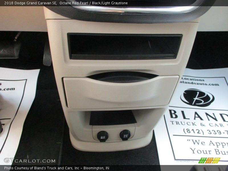 Octane Red Pearl / Black/Light Graystone 2018 Dodge Grand Caravan SE