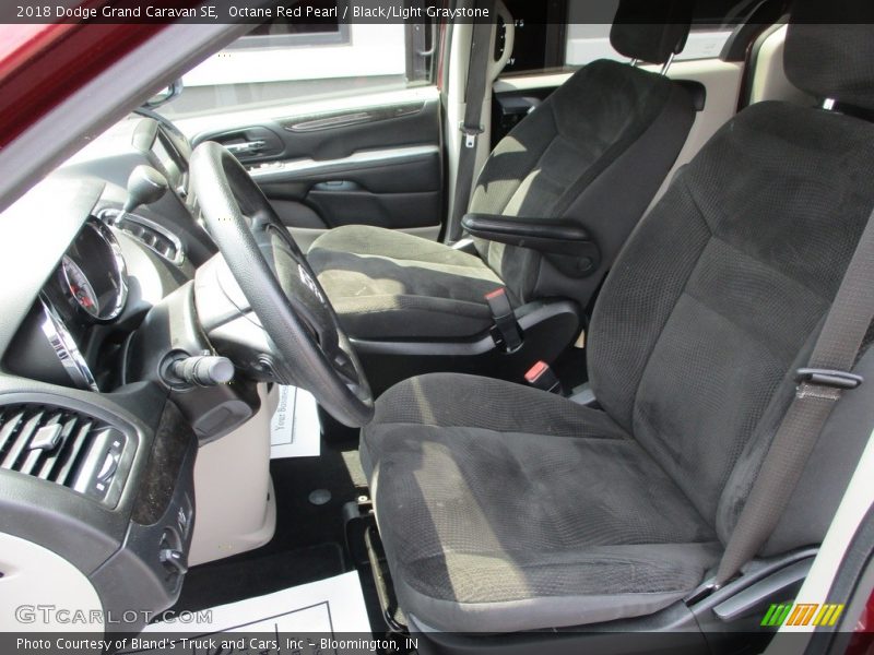 Octane Red Pearl / Black/Light Graystone 2018 Dodge Grand Caravan SE