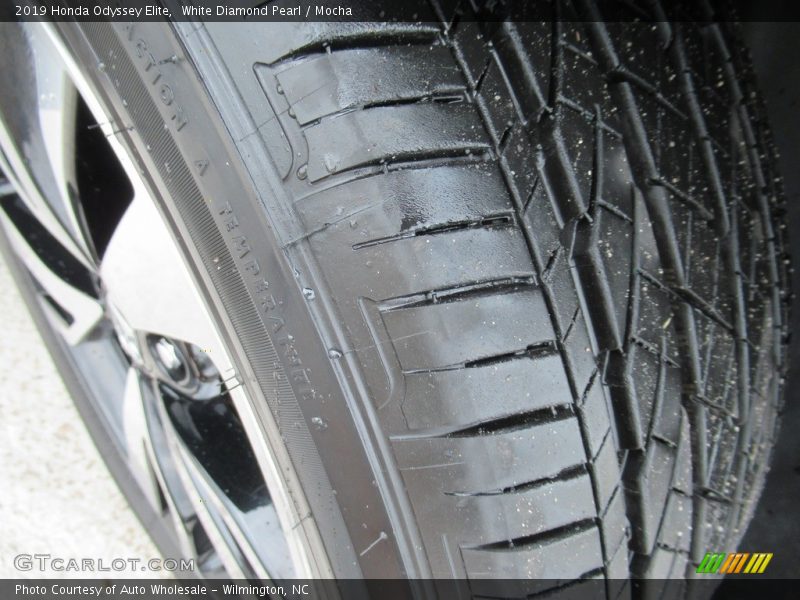 White Diamond Pearl / Mocha 2019 Honda Odyssey Elite